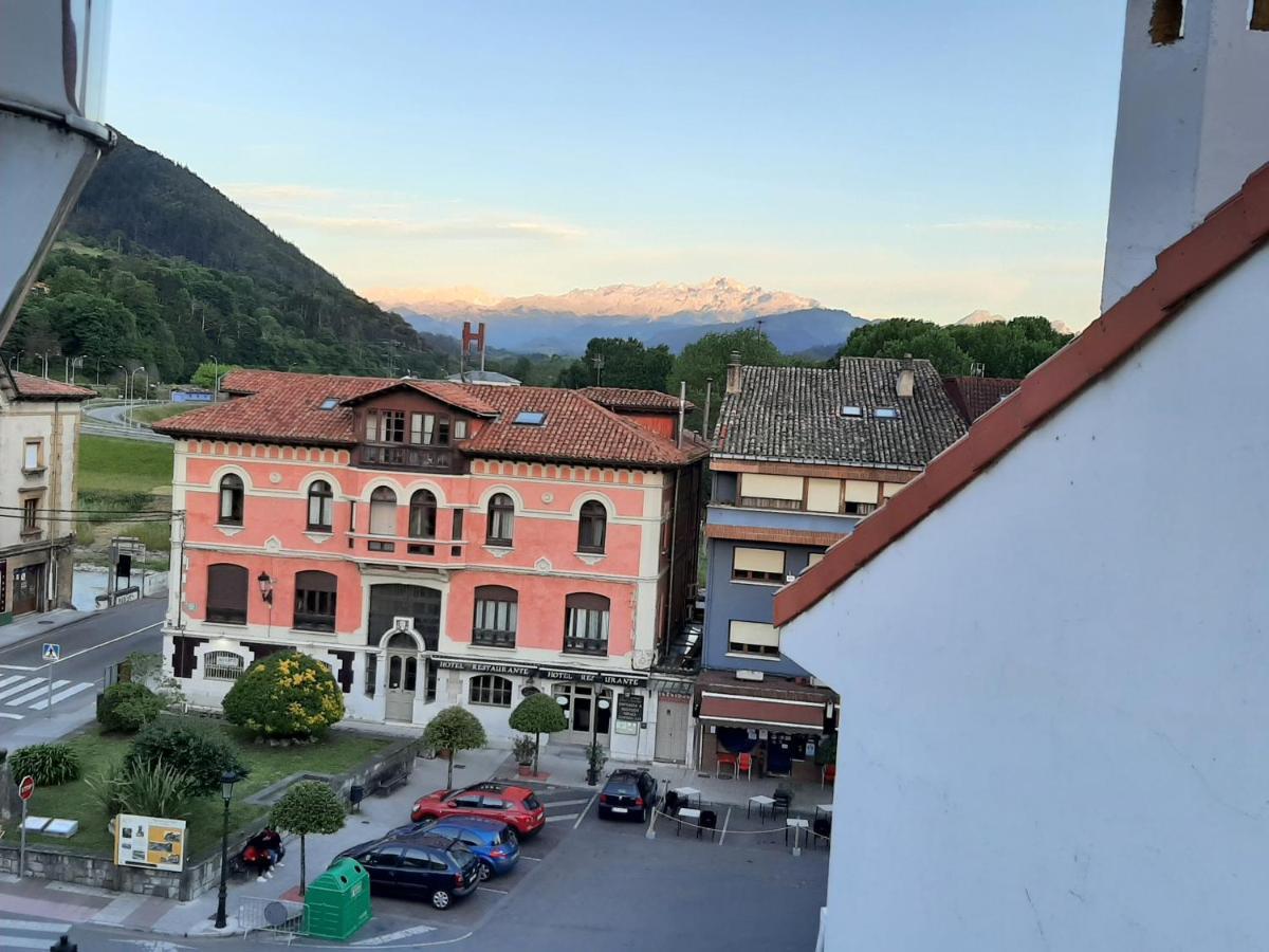 Atico La Plaza Appartement Arriondas Buitenkant foto