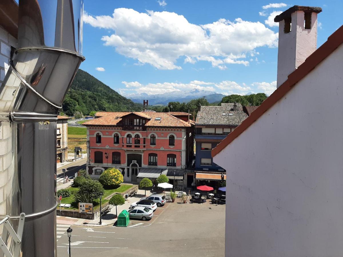 Atico La Plaza Appartement Arriondas Buitenkant foto